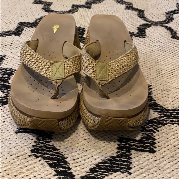 Volatile Platform flip flops